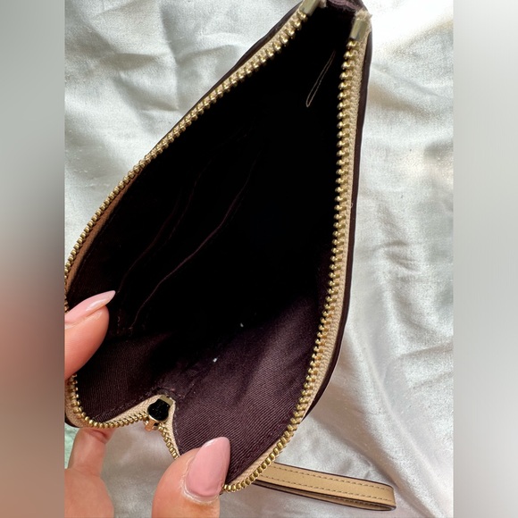 Coach corner wristlet in signature pattern - Picture 5 of 5